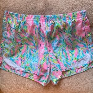 Lilly Pulitzer Luxletic Ocean Trail Short in Sink or Swim